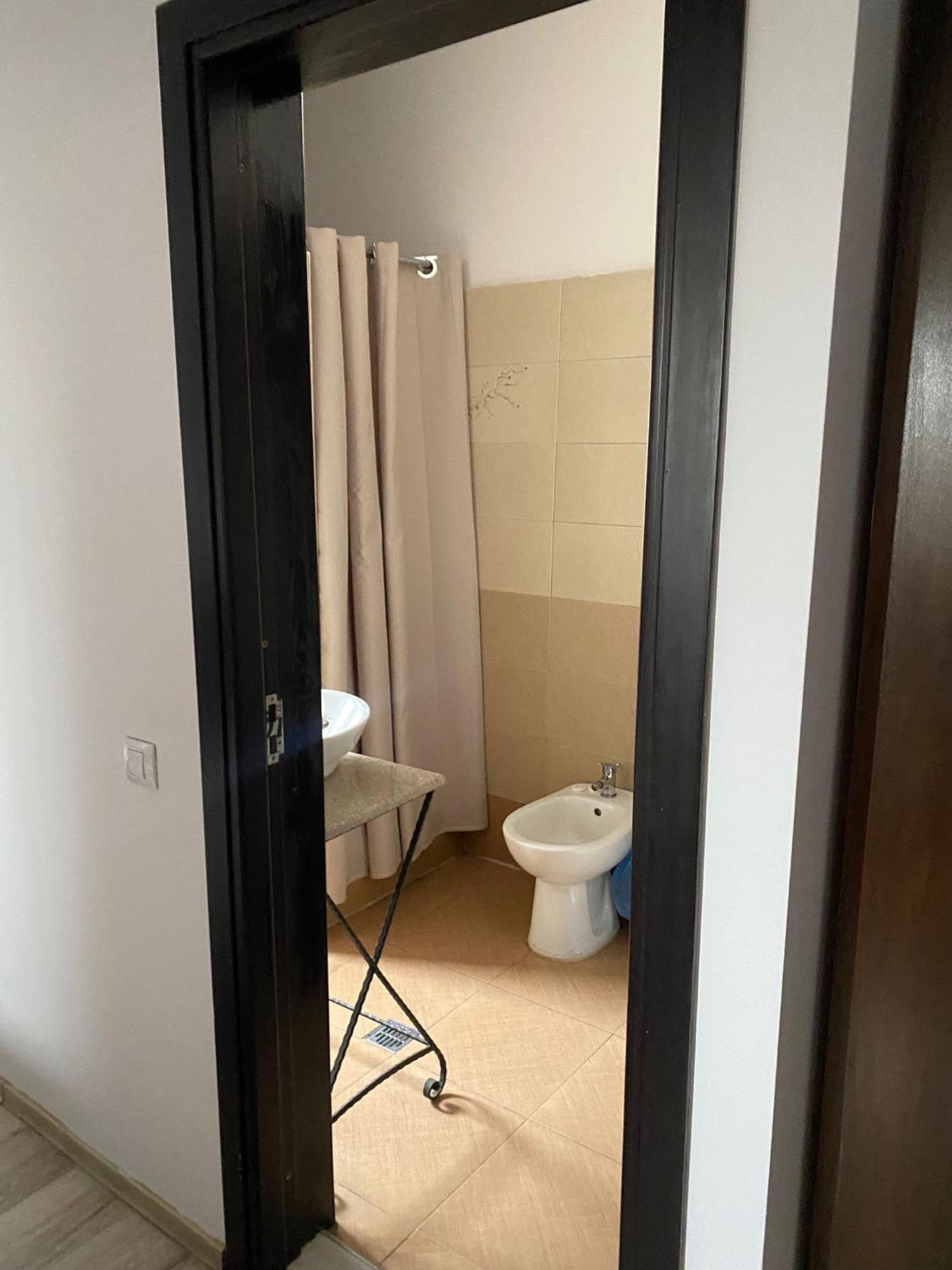 La Strada Hotell Onesti Exteriör bild