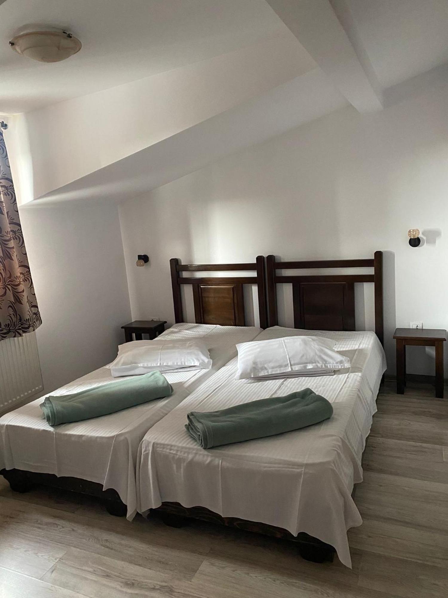 La Strada Hotell Onesti Exteriör bild